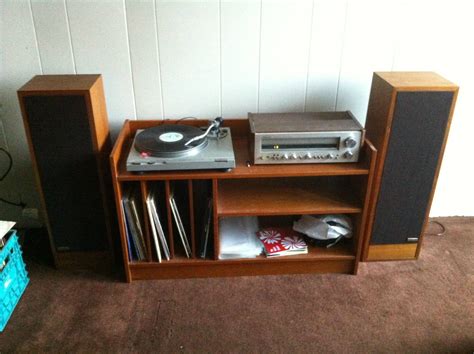 Just set up my record player at my new place : vinyl