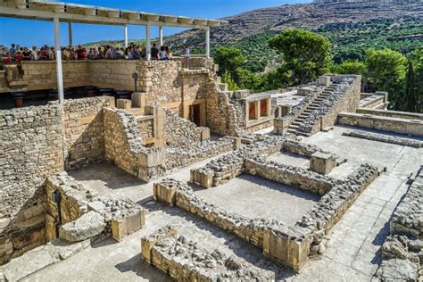 Knossos Palace, Crete - Greece Editorial Photo - Image of ruins ...