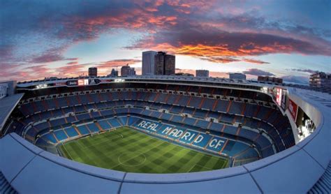 Real Madrid Stadium Wallpaper 4K / Santiago Bernabeu Stadium At Night 1280x720 Download Hd ...