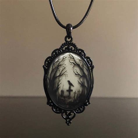 Gothic Crow Cross Pendant Necklace – Tourtiwi