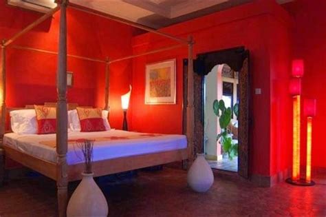 30+ Beautiful Romantic Red Bedroom Decorating Ideas For Couples | Bedroom red, Red bedroom ...