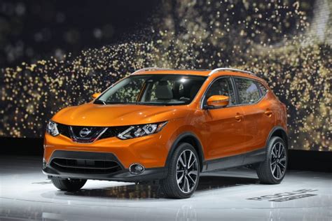 2017 Nissan Rogue Sport vs. 2017 Honda HR-V: Compare Cars