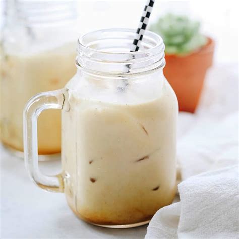 Iced Golden Milk Latte (Turmeric Spice Latte) - The Healthy Maven