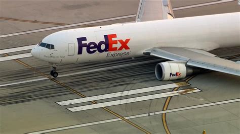 FedEx freight jet makes emergency landing prior to Los Angeles – TricksFast