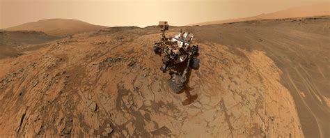 NASA Curiosity at Mount Sharp on Mars 4K wallpaper