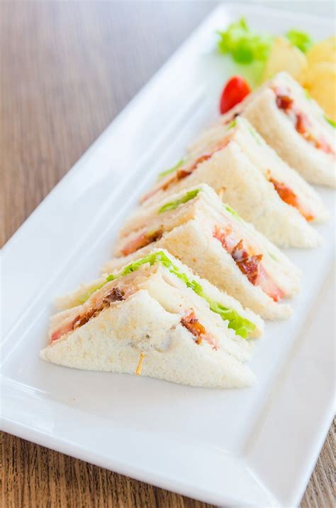 Mini sandwichs au jambon et au maïs | Sandwich jambon, Mini sandwiches ...