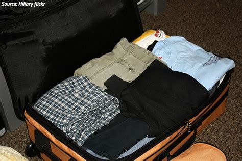 How to pack clothes for moving?