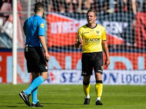 Sunderland fans react as Lee Cattermole is booked 11 minutes into VVV Venlo debut