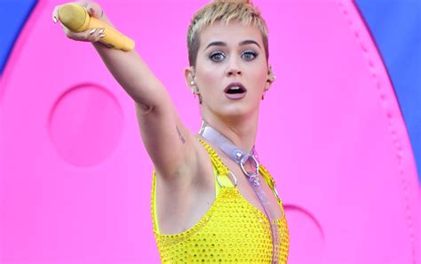 Miley Cyrus Claims Katy Perry's Song 'I Kissed a Girl' Is About Her ...