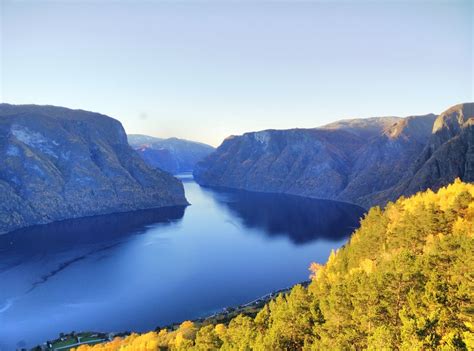 Aurlandsfjord, Norway in Autumn [OC] [4208x3120] : EarthPorn