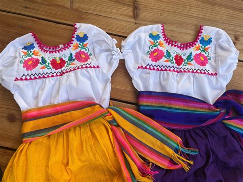 Kids Mexican outfits Tradicional Mexican clothing for little girls Skirt- Blouse - Sash