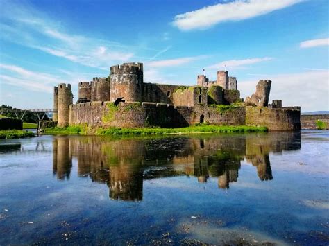 Caerphilly Castle, the largest castle in Wales – Building Gallery