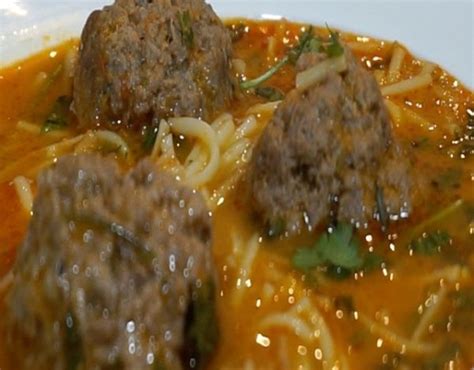 Receta de Sopa de albóndigas con fideos