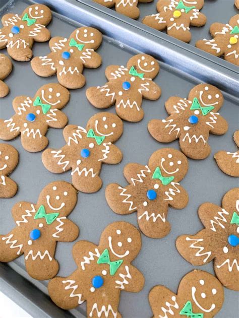 The Best Gingerbread Man Cookies - Picky Palate - Christmas Cookies!