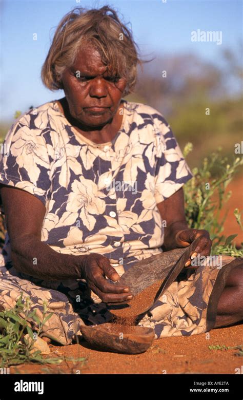 Australian aboriginal woman outback Australia Stock Photo - Alamy