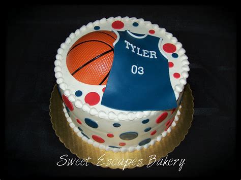 Basketball Cake in 2020 | Cake, Sports themed cakes, Cupcake cakes