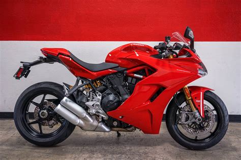 Review of Ducati SuperSport S 2018: pictures, live photos & description Ducati SuperSport S 2018 ...