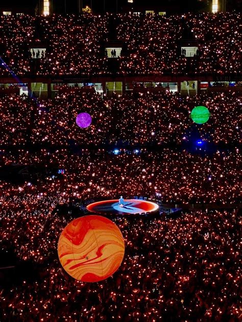 Pin by Laura Bonillo on Coldplay | Coldplay wallpaper, Coldplay, Coldplay concert