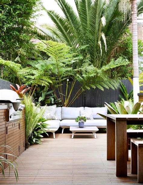 15 coastal gardens that are robust and beautiful | Tropical garden ...