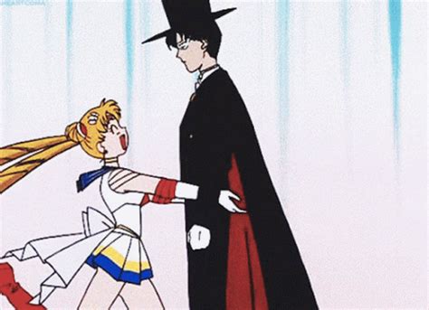 Anime Couple Hug GIF - Anime Couple Hug Sailor Moon - Discover & Share GIFs