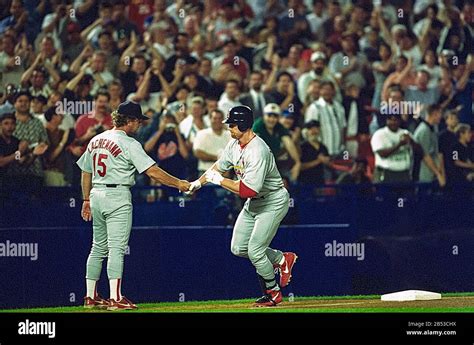 Mark mcgwire 1998 record hi-res stock photography and images - Alamy