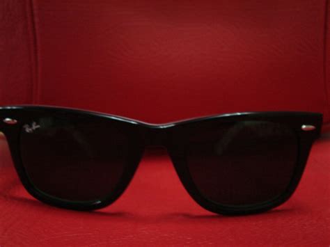 Best Pictures| Artwork: ray ban wayfarer black white