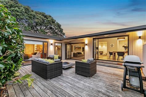 RECENTLY-REFURBISHED GEM OF A HOME | New Zealand Luxury Homes | Mansions For Sale | Luxury Portfolio