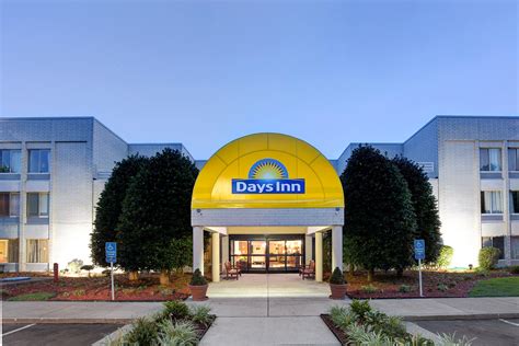 Days Inn by Wyndham Newport News City Center Oyster Point | Newport News, VA Hotels