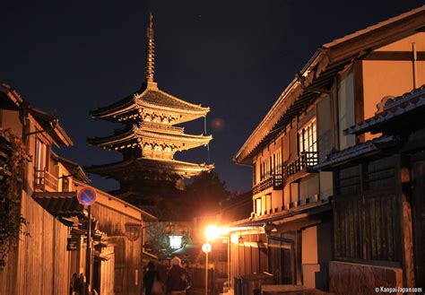 Ninenzaka and Sannenzaka - Traditional Pedestrian Shopping Streets in ...