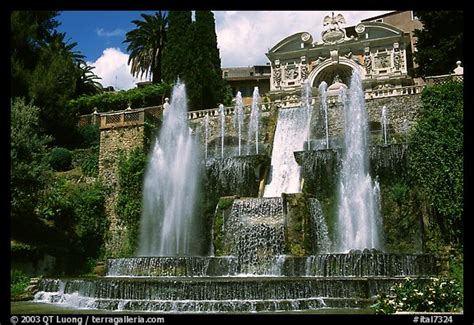 Picture/Photo: Large fountain, Villa d'Este gardens. Tivoli, Lazio, Italy