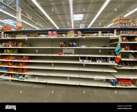 Empty supermarket shelves usa hi-res stock photography and images - Alamy