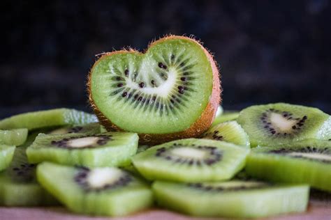 4 Easy Ways to Ripen a Kiwi Quickly: #1 Is as Simple as It Gets