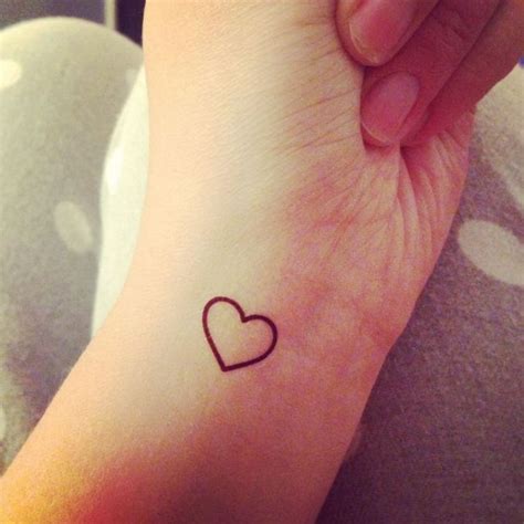 Simple Heart Tattoo | Tatoeage ideeën, Tatoeage, Tatoeages