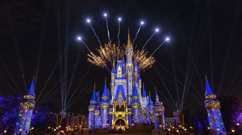 Firework Bursts Return to Magic Kingdom Through December 30th