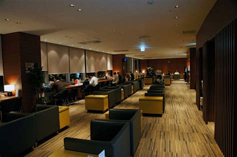 Summary of Credit Card Airport Lounge Benefits - US Credit Card Guide