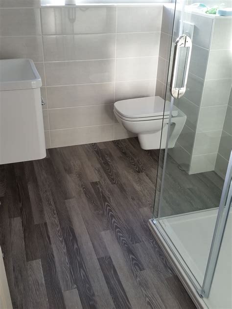 The Benefits Of Installing Bathroom Vinyl Plank Flooring - Flooring Designs