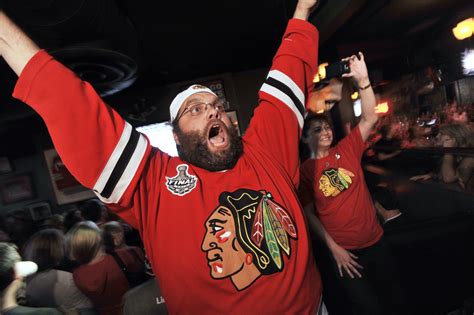 Blackhawks Stanley Cup Pizza: Chicago Restaurant Debuts Special Trophy ...