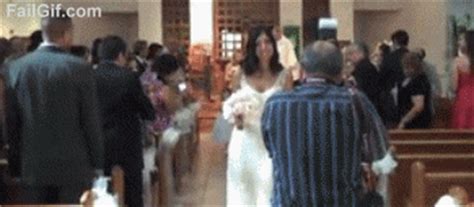 25 Wedding Fail GIFs - Gallery | eBaum's World