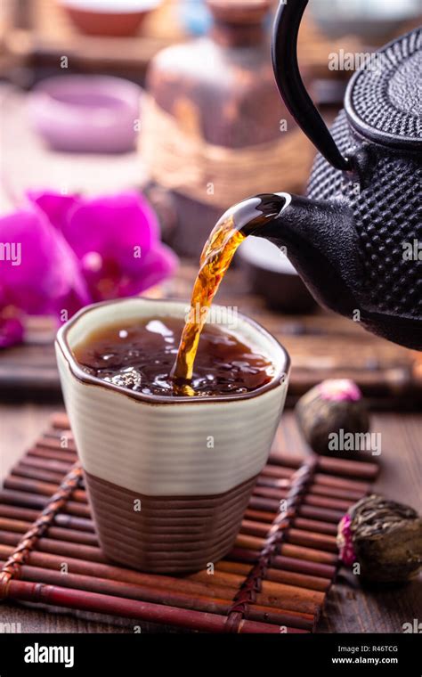 Black tea pouring closeup Stock Photo - Alamy