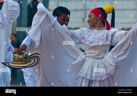 Dancers in Cartagena Colombia Stock Photo - Alamy