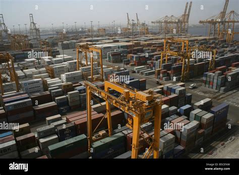 DP World Dubai Ports World Container Port UAE Teus Stock Photo - Alamy