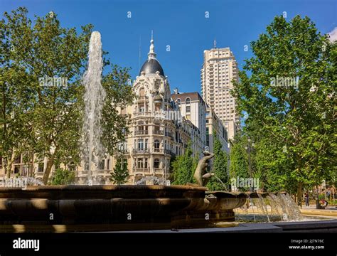 Fountain of the Shell or the Birth of Water. Plaza de España square ...