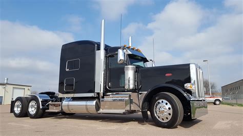 New black and chrome 389 ready to go! - Peterbilt of Sioux Falls