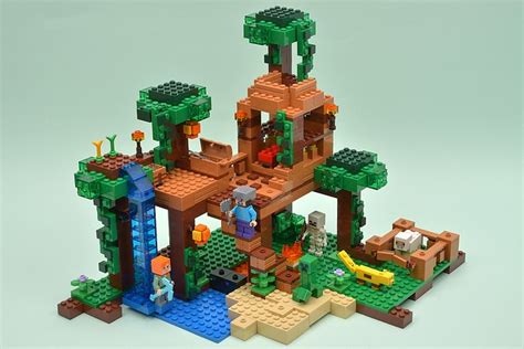 LEGO 21125 The Jungle Tree House review | Brickset