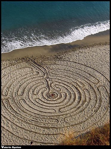 Land art: Land Art Examples