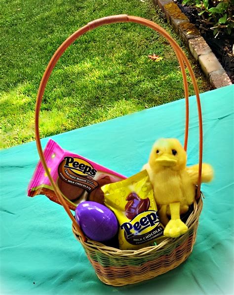 Bonggamom Finds: Ideas for Easter gift baskets featuring Peeps