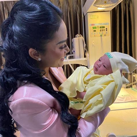 8 Photos of Baby Azura, the Second Child of Aurel and Atta Halilintar Revealed, Carried by Gemmi ...