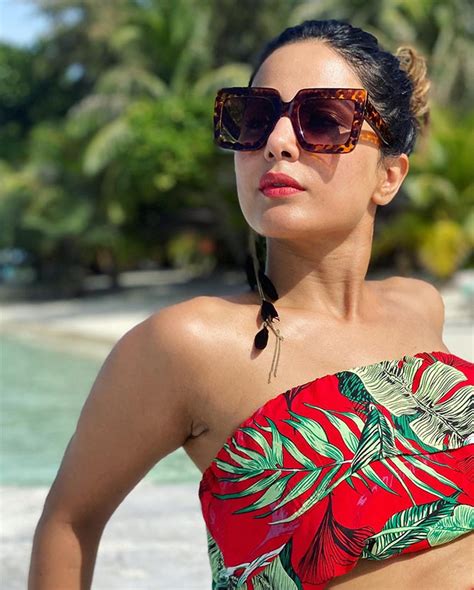 PIX: Hina Khan's bikini holiday in Maldives - Rediff.com movies