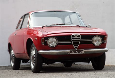 Alfa Romeo Giulia Sprint GT Veloce - 1966 | Portal dos Classicos