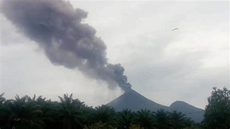 A volcano has erupted in Papua New Guinea, forcing 5000 residents to evacuate their homes ...